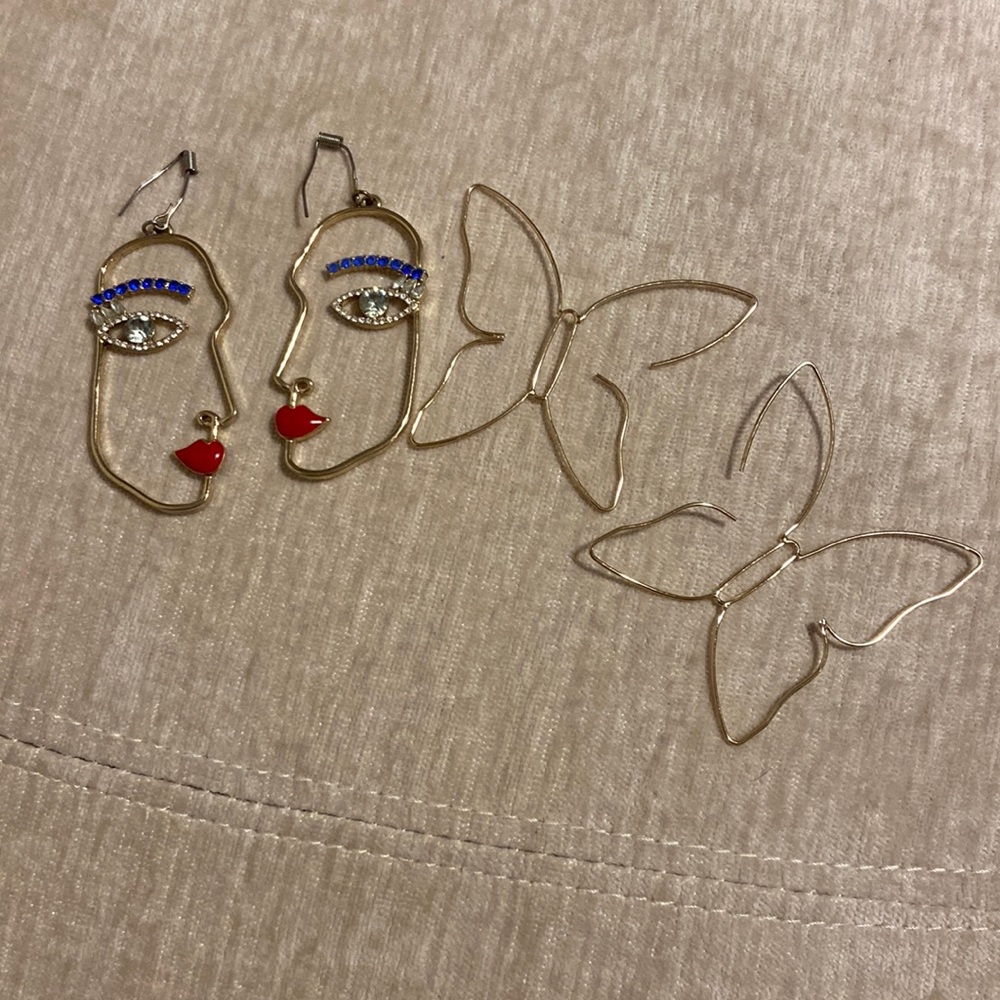 2 pairs of gold-tone earrings